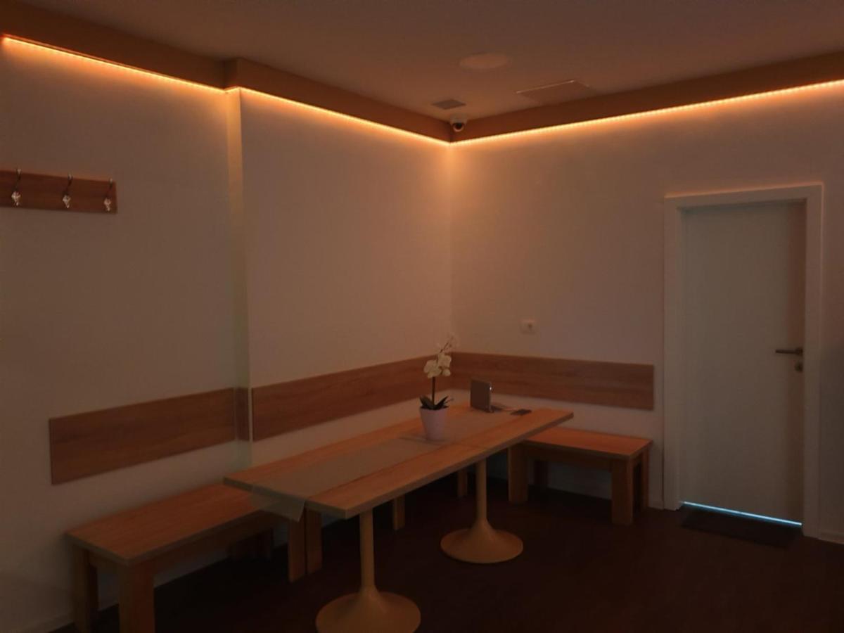 Hostel Railway Любляна Екстериор снимка