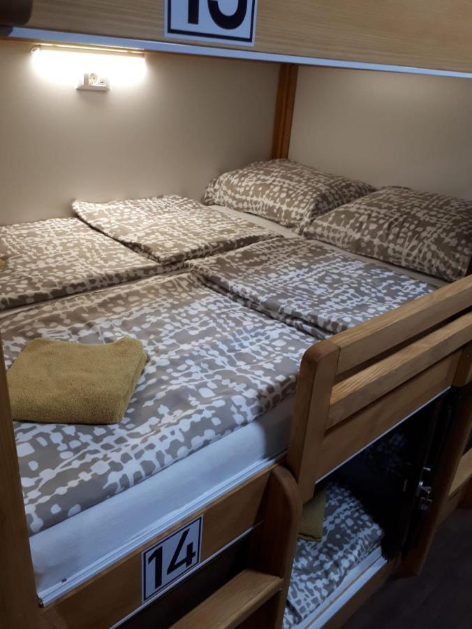 Hostel Railway Любляна Екстериор снимка