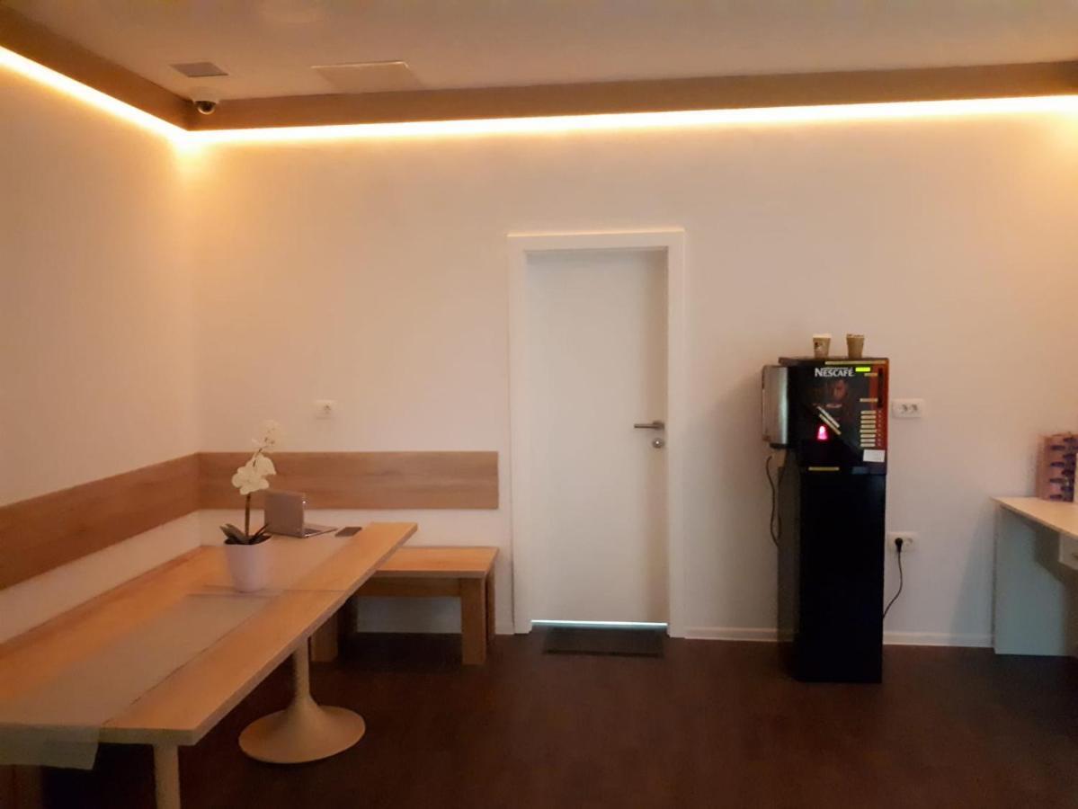 Hostel Railway Любляна Екстериор снимка