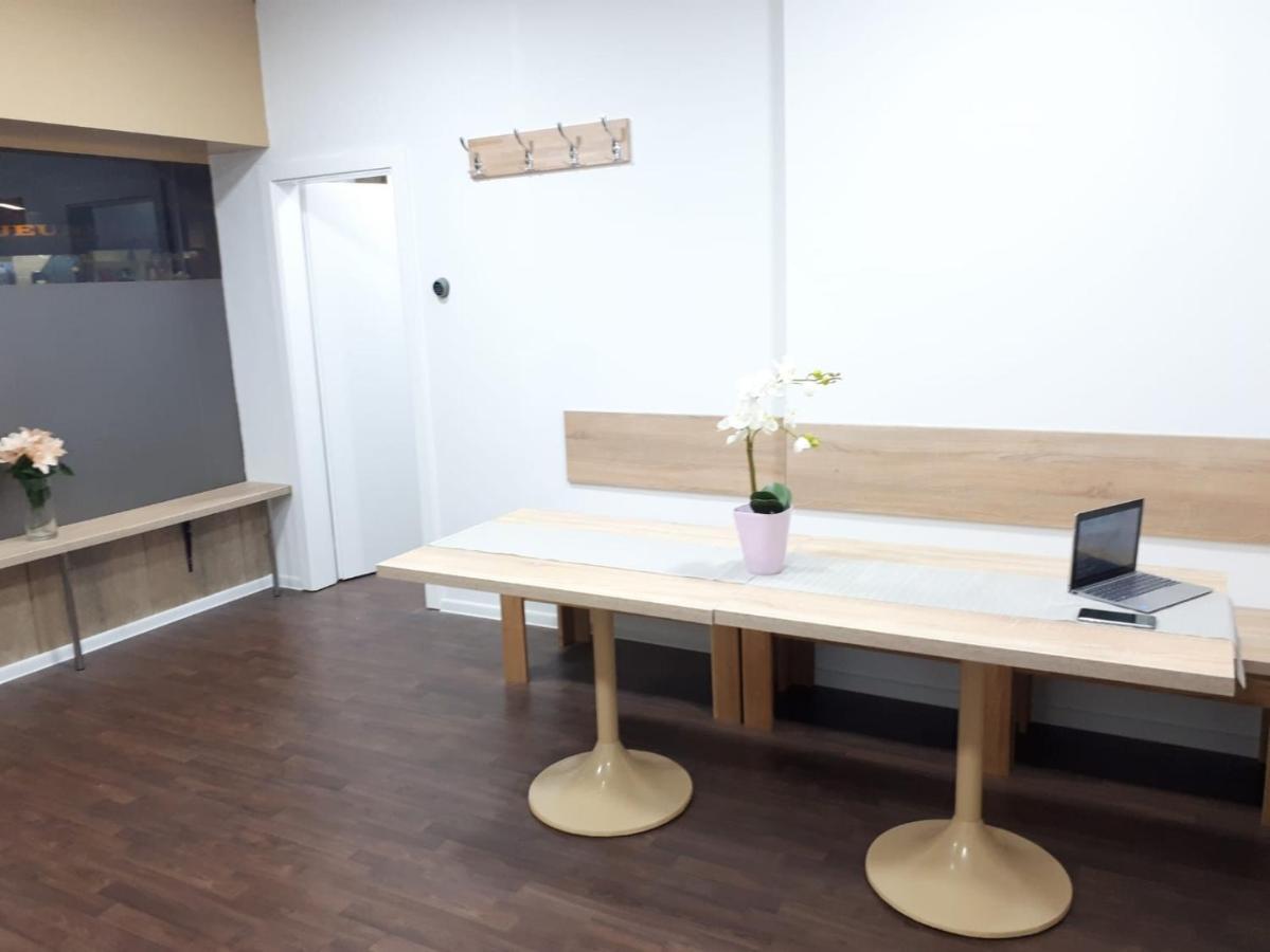 Hostel Railway Любляна Екстериор снимка