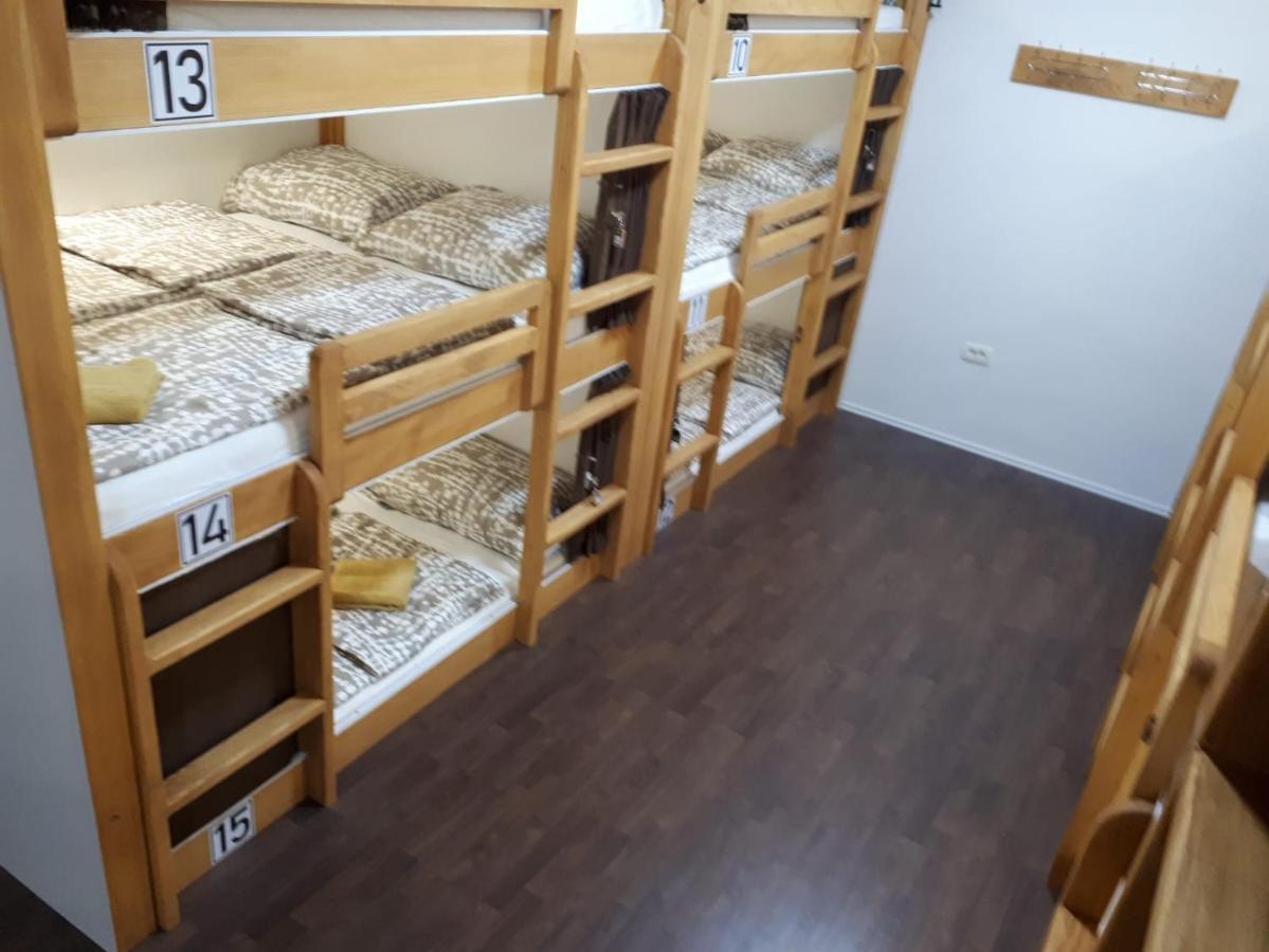 Hostel Railway Любляна Екстериор снимка